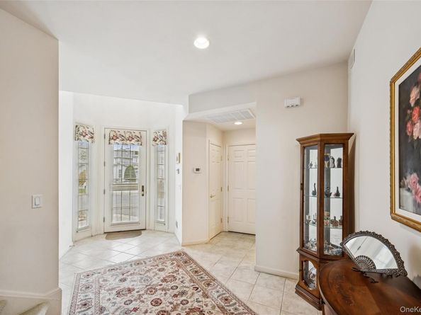 652 Balfour Place, Melville NY 11747