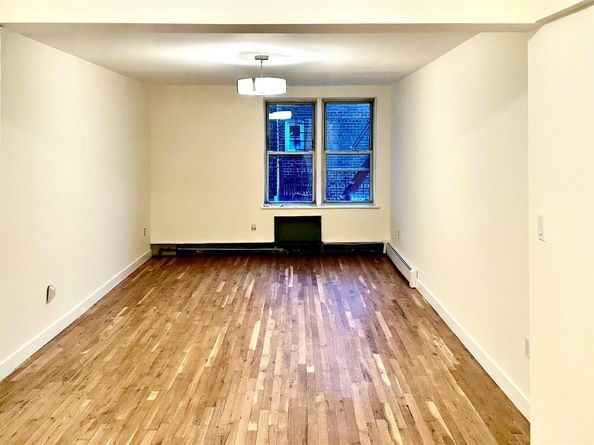 84-70 129 St 6J, Kew Gardens NY 11415