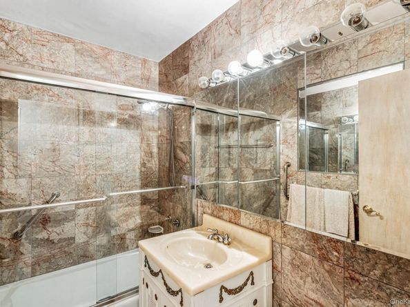 18-05 215th Street 8K, Bayside NY 11360