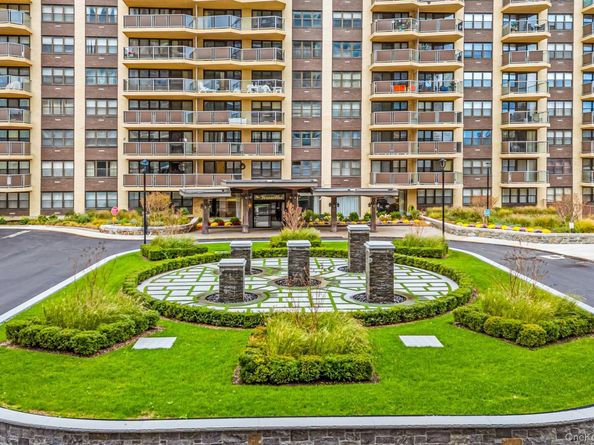 18-05 215th Street 8K, Bayside NY 11360