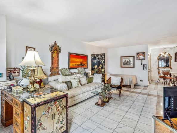 18-05 215th Street 8K, Bayside NY 11360