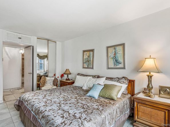 18-05 215th Street 8K, Bayside NY 11360