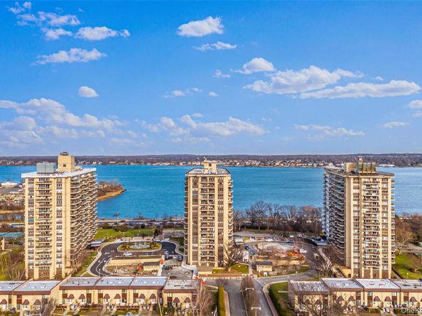 18-05 215th Street 8K, Bayside NY 11360