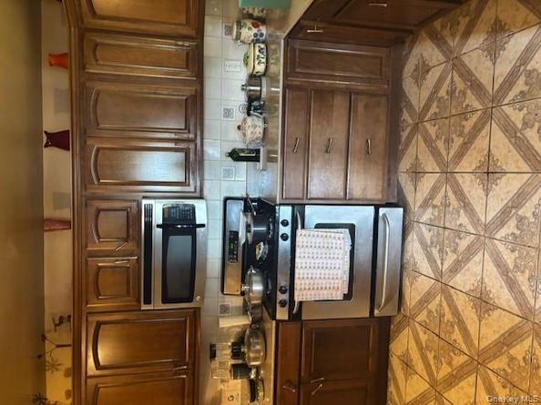 21215 104th Road, Queens Village NY 11429