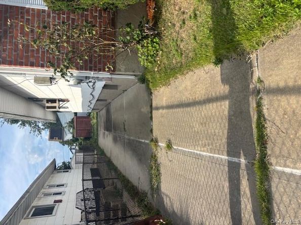 21215 104th Road, Queens Village NY 11429