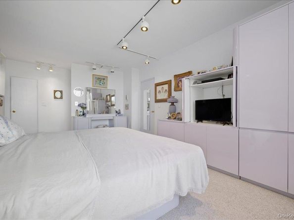 27010 Grand Central Parkway 21M, Floral Park NY 11005