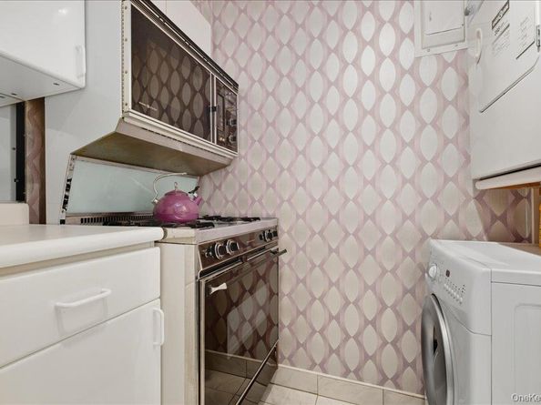 27010 Grand Central Parkway 21M, Floral Park NY 11005