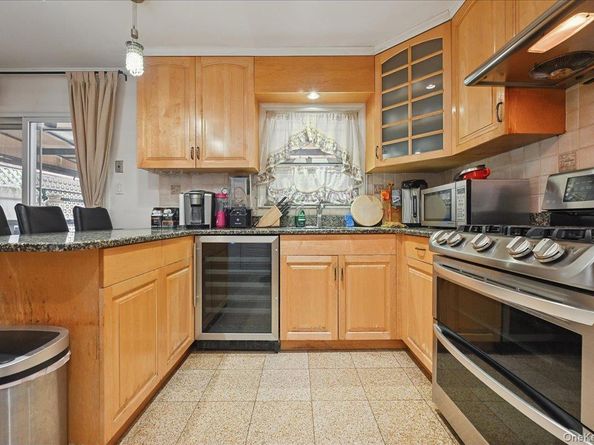 6239 Douglaston Parkway 19, Douglaston NY 11362