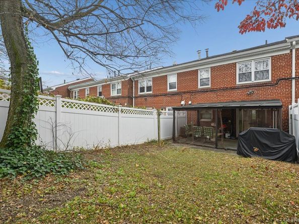 6239 Douglaston Parkway 19, Douglaston NY 11362