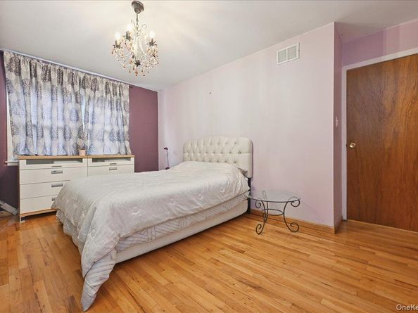 6239 Douglaston Parkway 19, Douglaston NY 11362