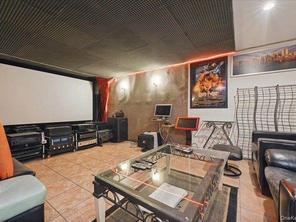 6239 Douglaston Parkway 19, Douglaston NY 11362