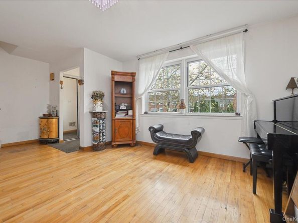 6239 Douglaston Parkway 19, Douglaston NY 11362