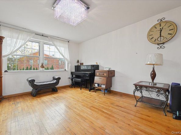 6239 Douglaston Parkway 19, Douglaston NY 11362