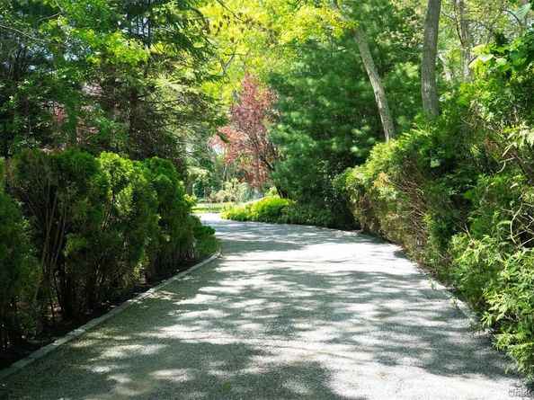 10 Emerson Court, Hampton Bays NY 11946