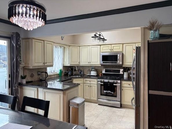 461 1st Avenue, Lindenhurst NY 11757