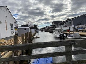 461 1st Avenue, Lindenhurst NY 11757