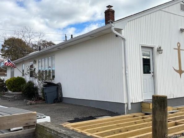 461 1st Avenue, Lindenhurst NY 11757