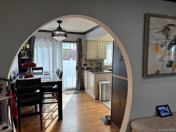 461 1st Avenue, Lindenhurst NY 11757