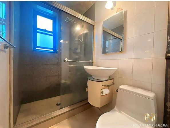 42-26 81 St 7, Elmhurst NY 11373