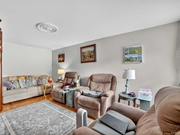 223 1/2 Delano W Avenue, Yonkers NY 10704