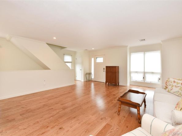 142 I U Willets Road, Albertson NY 11507