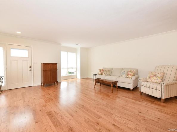 142 I U Willets Road, Albertson NY 11507