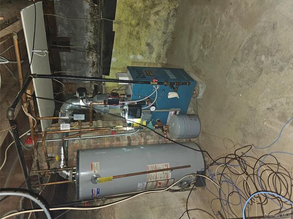 49 Arnold Avenue S, West Babylon NY 11704