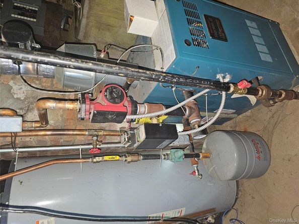 49 Arnold Avenue S, West Babylon NY 11704