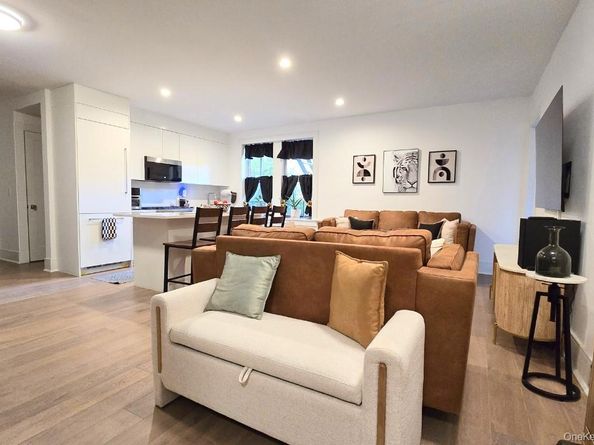 148-09 Northern Boulevard 2O, Flushing NY 11354