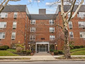 185 South Midddle Neck Road 1P, Great Neck NY 11021