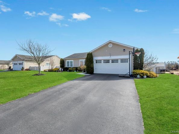 191 Flower Road, Shirley NY 11967