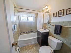 7 Woodpecker Lane, Levittown NY 11756