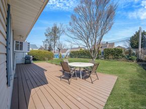 7 Woodpecker Lane, Levittown NY 11756