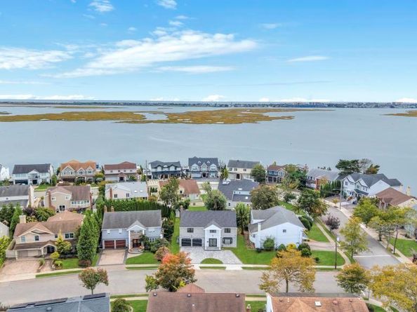 94 jeffery Lane, Oceanside NY 11572