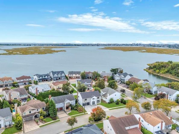 94 jeffery Lane, Oceanside NY 11572