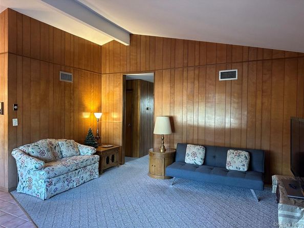 14 Fairview Road, Hampton Bays NY 11946