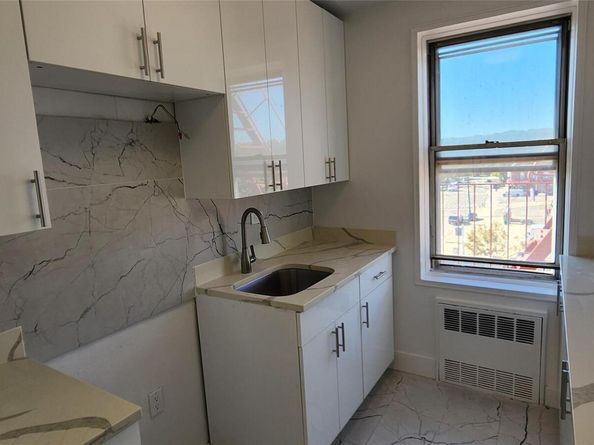 222-89 Braddock Ave 5A, Bellerose NY 11428