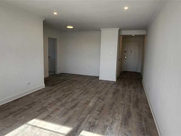 222-89 Braddock Ave 5A, Bellerose NY 11428
