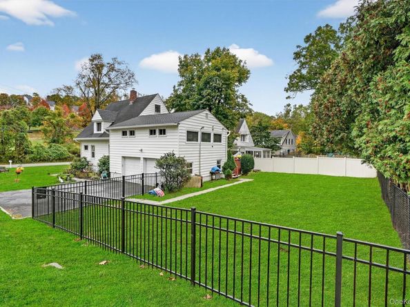 134 Dalmeny Road, Briarcliff Manor NY 10510