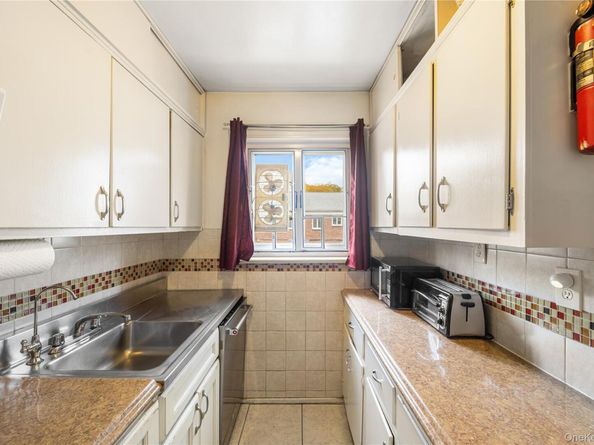 225-08 88th Avenue Upper, Queens Village NY 11429