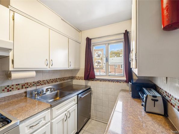 225-08 88th Avenue Upper, Queens Village NY 11429