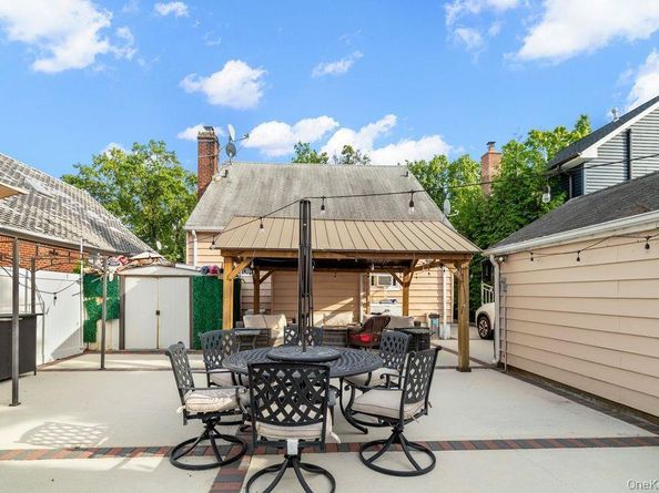 21 Jasper Street, North Valley Stream NY 11580