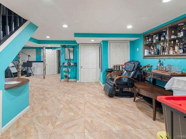 21 Jasper Street, North Valley Stream NY 11580