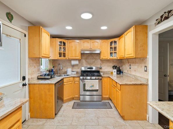 21 Jasper Street, North Valley Stream NY 11580