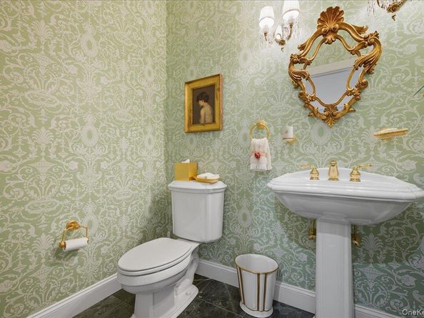 5 Morgan Lane, Locust Valley NY 11560