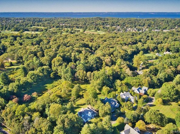 5 Morgan Lane, Locust Valley NY 11560