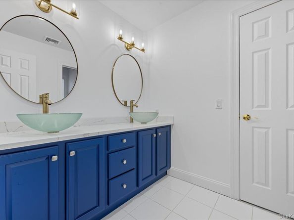 5 Morgan Lane, Locust Valley NY 11560