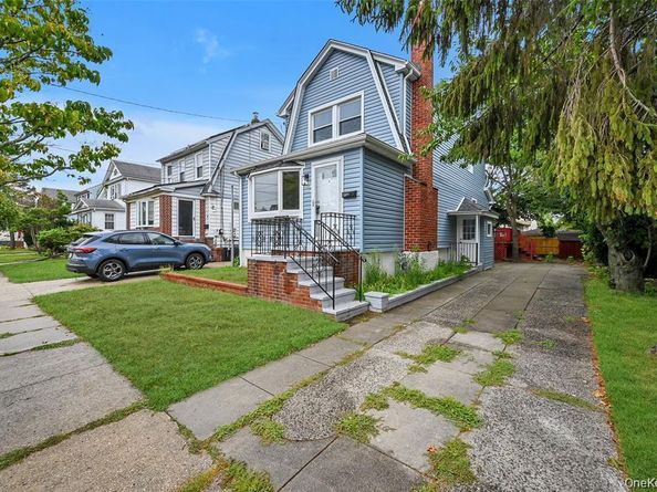 6 Pershing Avenue, Valley Stream NY 11581