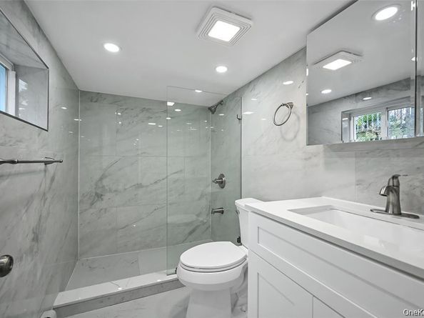 6 Pershing Avenue, Valley Stream NY 11581