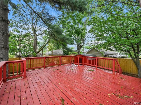 6 Pershing Avenue, Valley Stream NY 11581